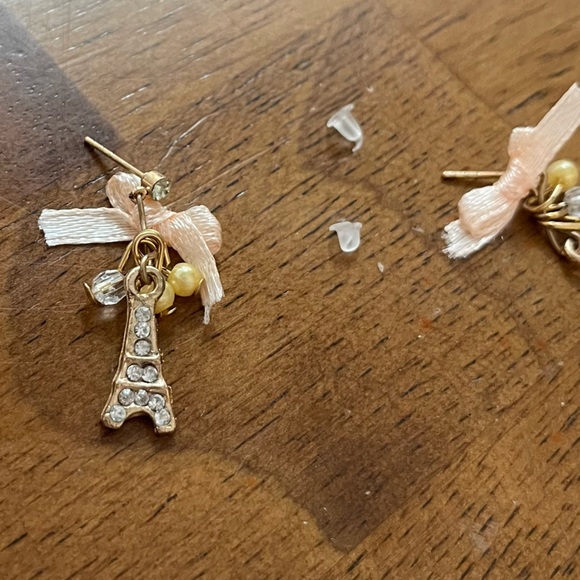 NWOT 1 Pair Paris Eiffel Tower with Ribbon Earrings Jewelry - Picture 2 of 5